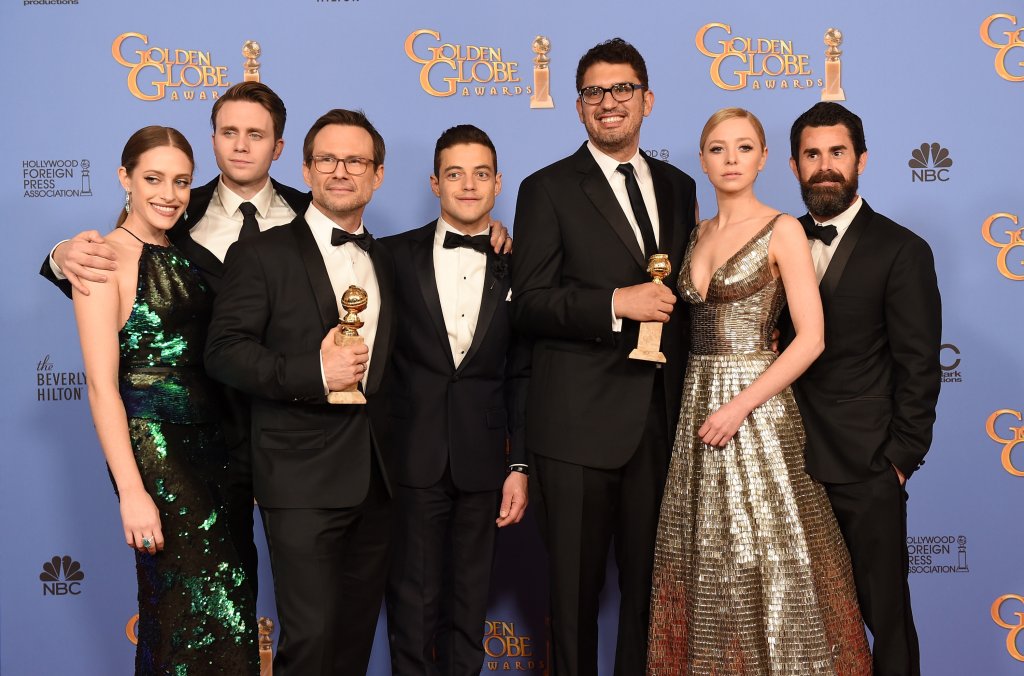 Сериалът Mr. Robot стана най-добър драматичен сериал, като беше дебютант за тази година.