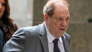 Бившият продуцент се чувства "забравен", а според някои дори планира завръщане във филмовия бизнес след края на проблемите му с правосъдието.