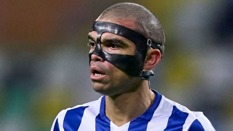 "Мислят ме за тежкар, но до 17 години спях заедно с мама": Луда глава или глезено дете е Пепе?