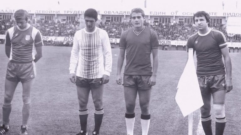Павел Панов (крайният вляво) е левскарят с най-много европейски голове - общо попаденията му са 24, но за "сините" са 22. Другите му два точни удара са за Арис (Солун).