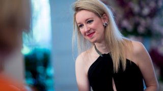 Мащабите на измамната схема, поддържана от Елизабет Холмс, са необичайни, но движещите сили зад нея не са съвсем изненадващи.
