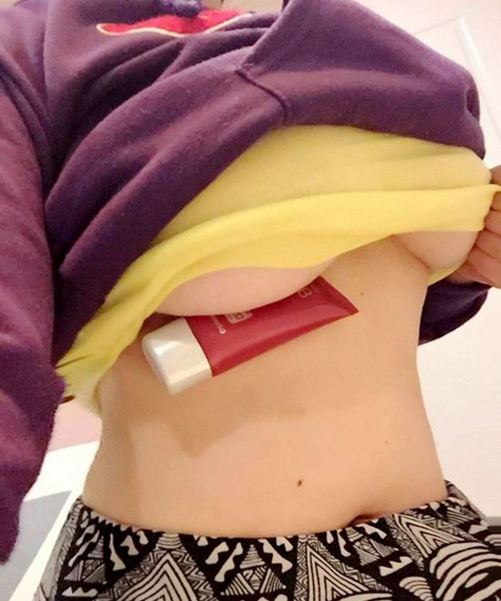 Under Boob Pen Challenge