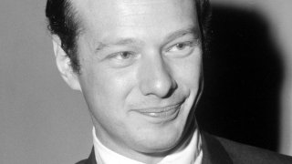 Aankomst_Brian_Epstein_(manager_Beatles)_op_Schiphol_(Grand_Gala_du_Disque_1965),_Bestanddeelnr_918-2516_ShiftN