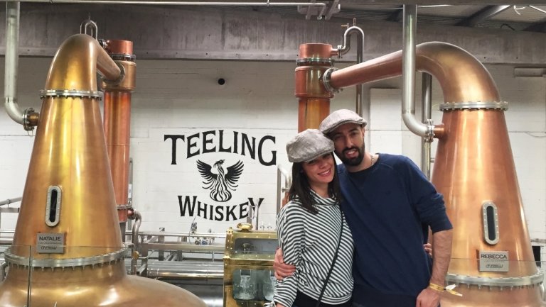 Петър Симеонов и половинката му в ирландската дестилерия Teeling Whiskey