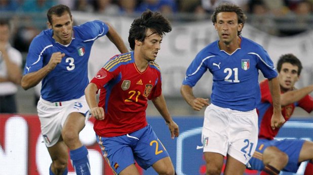 Италия и Испания също са свързани с дългогодишно футболно съперничество - последният приятелски мач помежду им завърши 2:1 за "адзурите"
