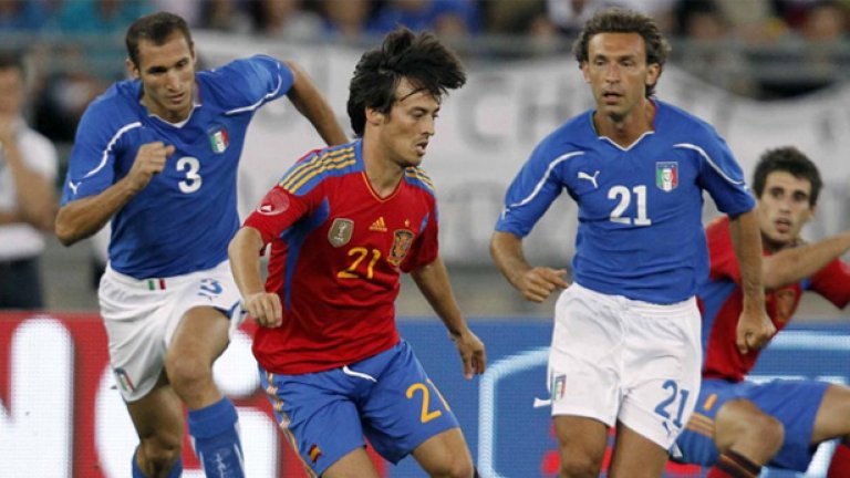 В последната среща между Италия и Испания "адзурите" се наложиха с 2:1 през август 2011 - това обаче бе само контрола...