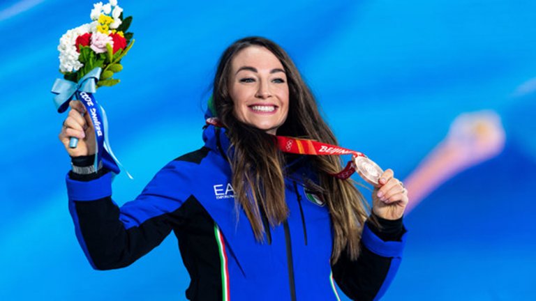 Красавицата на биатлона се лекува с водка и обожава партитата