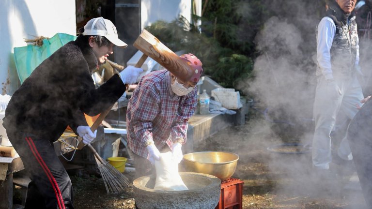 Така се прави тестото за мочи.