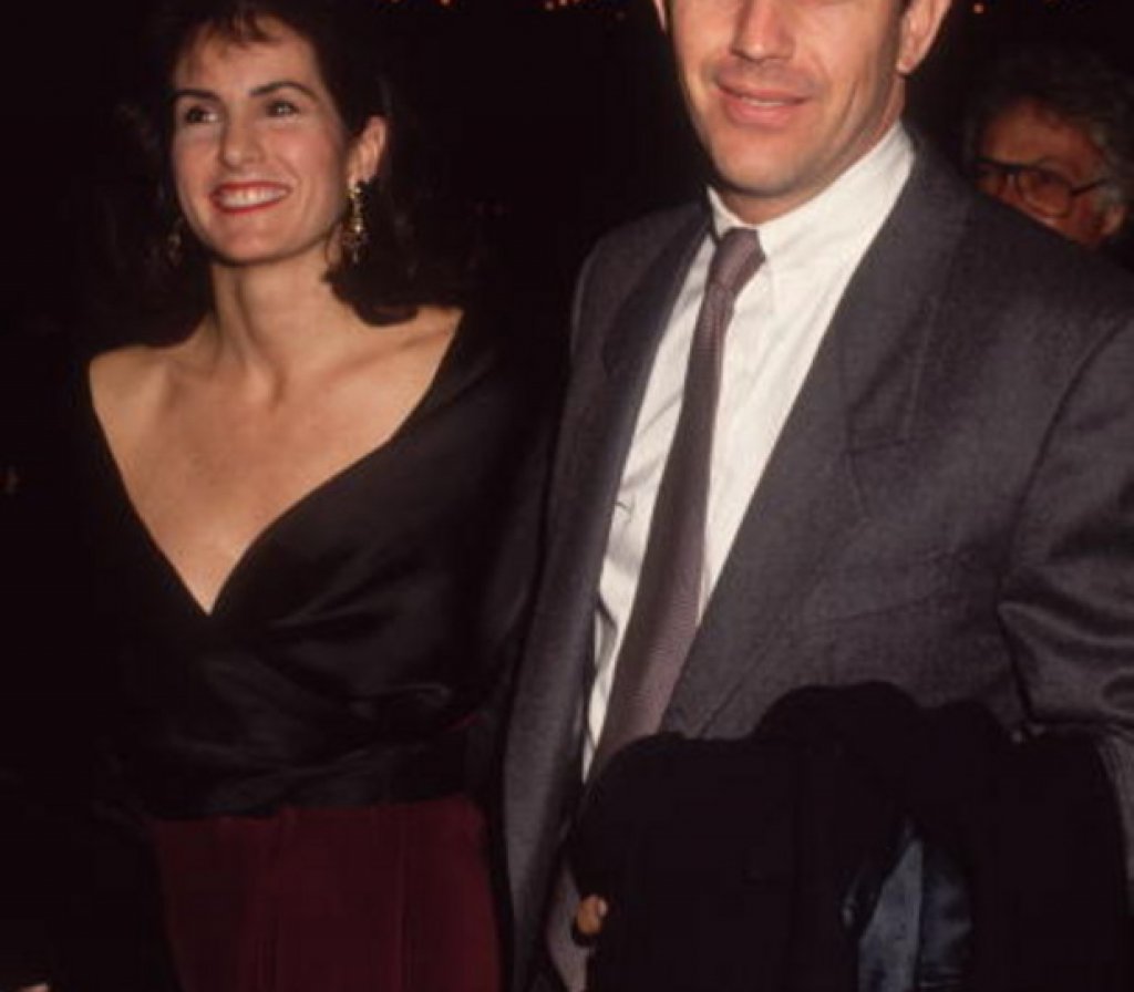 Кевин Костнър и Синди Силва

Идолът на 90-те години актьорът Кевин Костнър също беше "наказан“, заради глупостта да сключи брак със Синди Силва. След 16 години живот заедно, през 1994-та той трябваше да се сбогува не само с нея, ами и с 80 млн. долара.