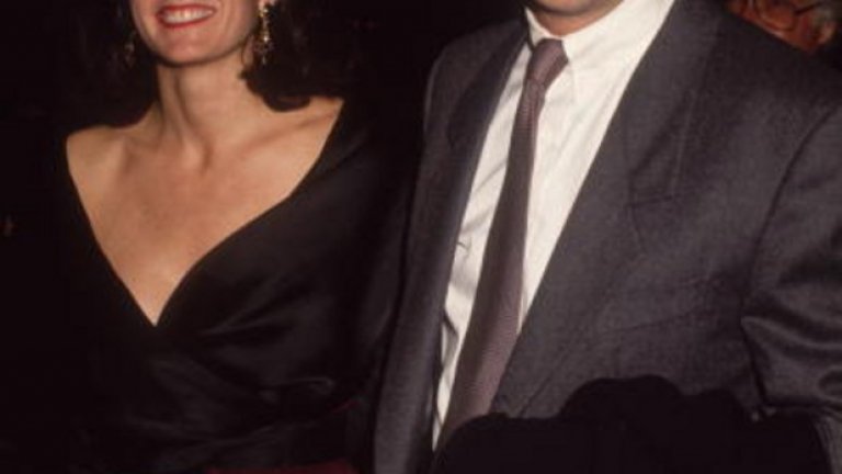 Кевин Костнър и Синди Силва

Идолът на 90-те години актьорът Кевин Костнър също беше "наказан“, заради глупостта да сключи брак със Синди Силва. След 16 години живот заедно, през 1994-та той трябваше да се сбогува не само с нея, ами и с 80 млн. долара.