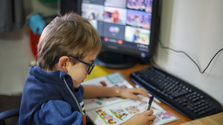 Желанието за възстановяване на присъственото обучение при редовно тестване на учениците е най-силно в София