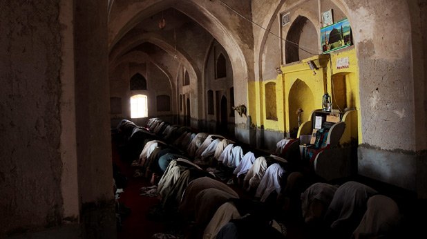 Молитва в джамия