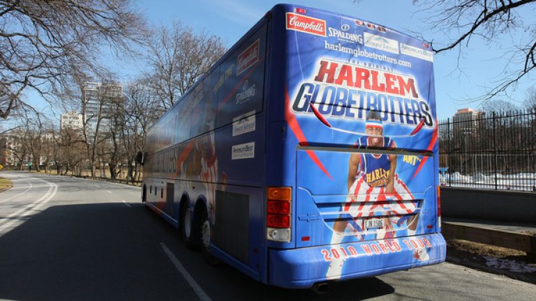 Автобусът, с който Глоубтротърс обикалят сега.