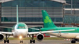 An-Aer-Lingus-plane-taxis-009