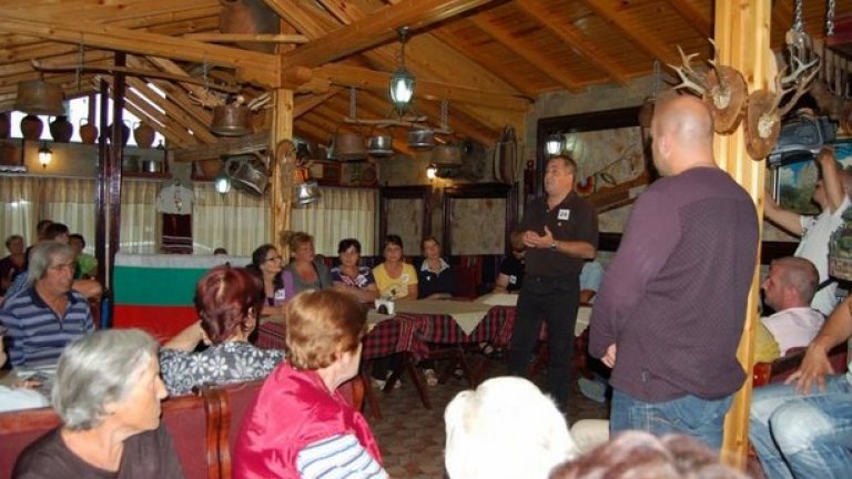 България си е една голяма кръчма, а Слави Бинев не обича конферентните зали.