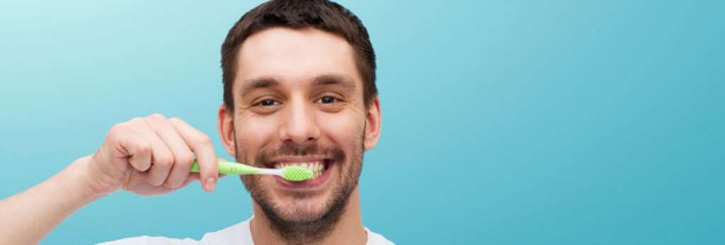 Старата четка за зъби. Кога я сменяхте последно? Не помните? Aми, явно е за смяна. Знаете - там се трупат адски много микроби и в един момент миенето на зъбите може да добие обратен ефект.