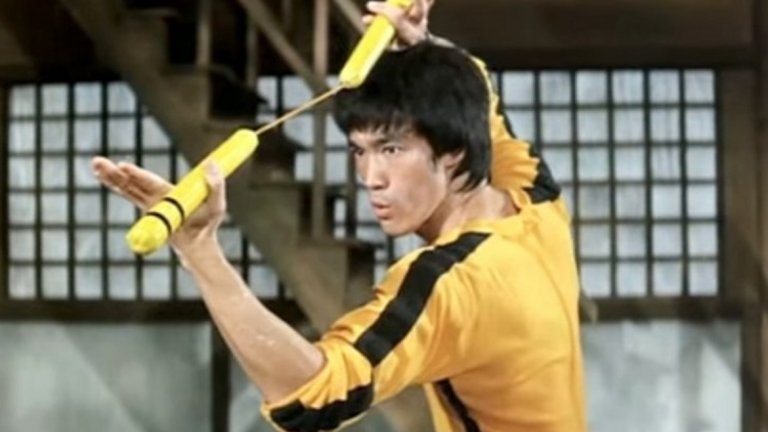 Брус Лий, Game of Death (1978)
Трагедия е хвърлена и върху един от последните филми на бащата на Брандън - Брус Лий. Game of Death е негов проект, който той оставя настрани, за да направи хита Enter the Dragon. Лий обаче умира на 20 юли 1973 г., а режисьорът Робърт Клауз трябва да довърши продукцията. За целта е използвана малка част (11 минути и 7 секунди) от вече заснетия материал с участието на Лий, "навързана" към изцяло нов сюжет. Двама актьори делят ролята с покойния актьор в моментите, в които главният герой Били носи дегизировка - очила, изкуствена брада и пр. В някой бойни сцени са използвани и стари кадри с Лий, които обаче се отличават с по-лошото си качество.
