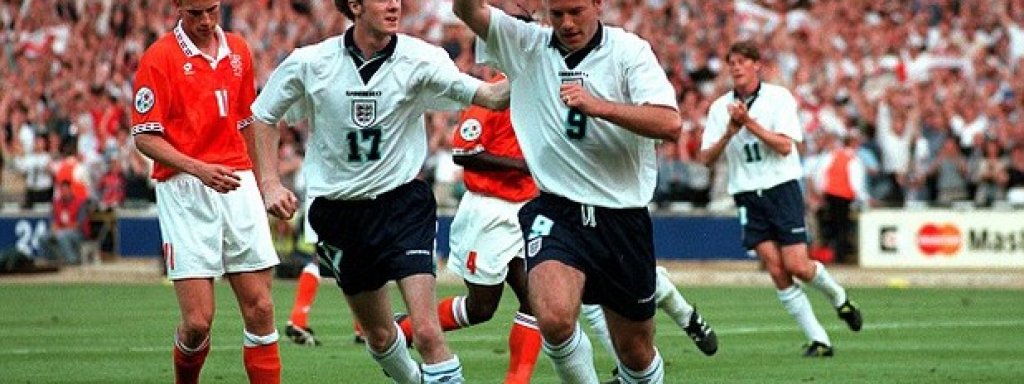 8. Англия - Холандия 4:1 през 1996-а
Шиърър и Шерингам бяха просто страхотни, а коментаторите на Острова нарекоха тази победа най-великата след тази над Германия на финала на Мондиал 1966. И двамата нападатели се разписаха по два пъти.