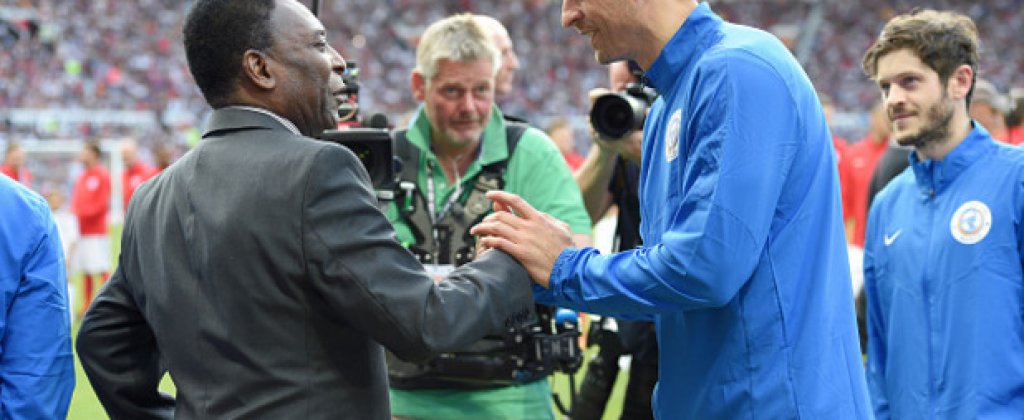 Юън Реон – Манчестър Юнайтед
Потомствен фен на Юнайтед, Реон дори имаше честта да играе на „Олд Трафорд“ в благотворителен мач. Преди него каза: „Баща ми е бил фен на Юнайтед през целия си живот. Ще бъде страхотно да играя с всички тези легенди. И то с благотворителна кауза.“ В онзи мач участва и родната легенда Димитър Бербатов, а Реон се вижда на заден план на снимката, на която Берба се ръкува с иконата Пеле.