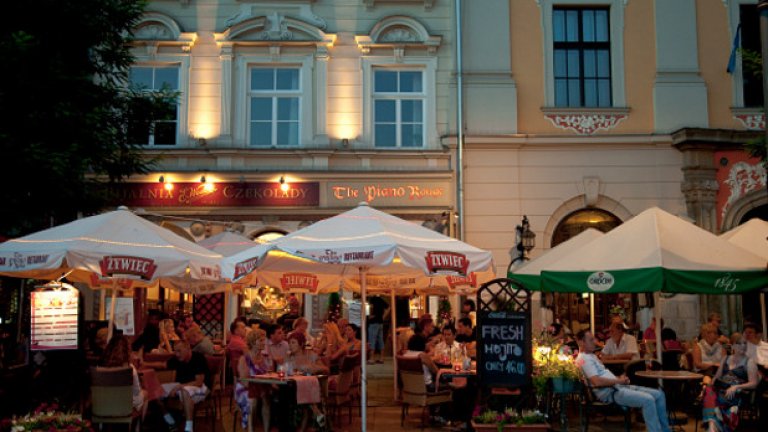 1. Краков, Полша

Цена на 330 мл бира в супермаркет: 0,55 евро

Цена на 330 мл бира в заведение: 2,41 евро

Средна цена: 1,48 евро

Средна консумация на бира на глава от населението: 127 литра на година