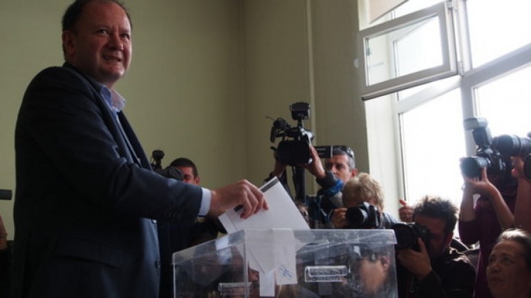 Председателят на БСП Михаил Миков призна, че се е възползвал от правото на преференциален вот.
