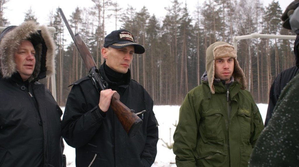 Thieves By Law, 2010 г., реж. Александър Генетелев
Филмът в документален дух съдържа поредица от интервюта с руски босове. Режисьорът Генетелев разговаря с едни от най-влиятелните \"законни\" престъпници, като Виатлий Дьомочка, Алимжан Токтакунов и Л
