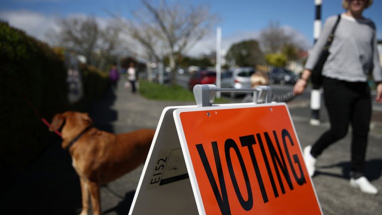 Жителите на страната гласуваха на референдум по двата въпроса в средата на октомври