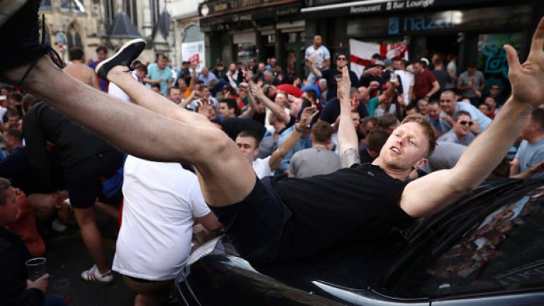 Кръв и в Лил: 36 арестувани, 16 в болница (видео)