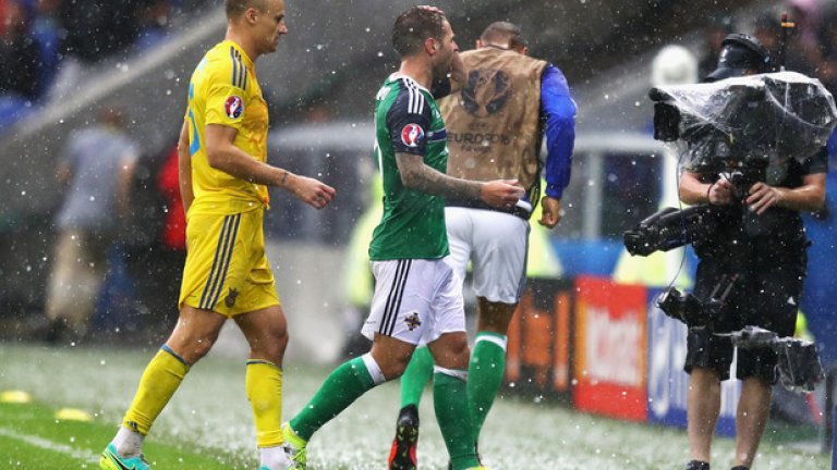 Мачът бе прекъснат за две-три минути