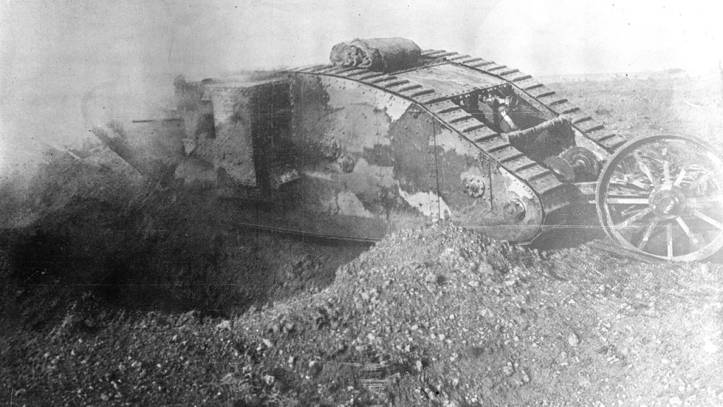 1280px-Mark_I_series_tank_in_action