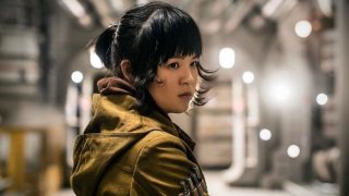 Актрисата от виетнамски произход Кели Мари Тран опразни профила си в Instagram заради онлайн тормоз от фенове на поредицата. Причината - недоволство от нейната героиня Роуз в "Междузвездни войни: Последните джедаи". Това не е първият случай на недоволство сред част от феновете...