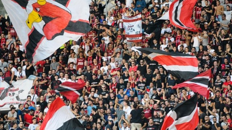 Стадионът на клуба "Allianz Riviera" е с капацитет от 36 хил. места, а за музикални концерти може да победе до 44 хил.