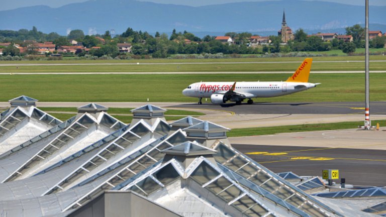 139. Летище Лион - Сент Екзюпери, Франция
Обща оценка: 5,78 от 10
Точност на полетите: 6,1
Качество на обслужването: 5,8
Отзиви на пасажерите: 4,2