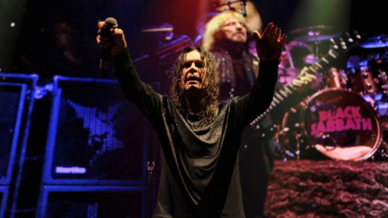 Ози Озбърн (роден на 3 декември 1948 г.)
Гласът на Black Sabbath, "Кръстникът на хеви метъла",  създателят на прочутия Озфест в Аризона (станал платформа за изява на някои от най-добрите млади метъл банди), първата голяма риалити-звезда, превърнал семейния си живот в шоу - всичко това е само малка част от легендата на любимия ни хулиган от Бирмингам Ози Озбърн.