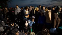 Македония пропуска само бежанци от Сирия, Ирак и Афганистан, останалите стоят на границата