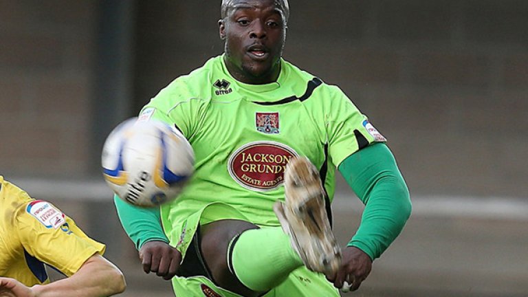 През последните сезони Звяра, както наричат Акинфева, игра два пъти срещу защитника на Уулвърхемптън Джордж Елокоби.