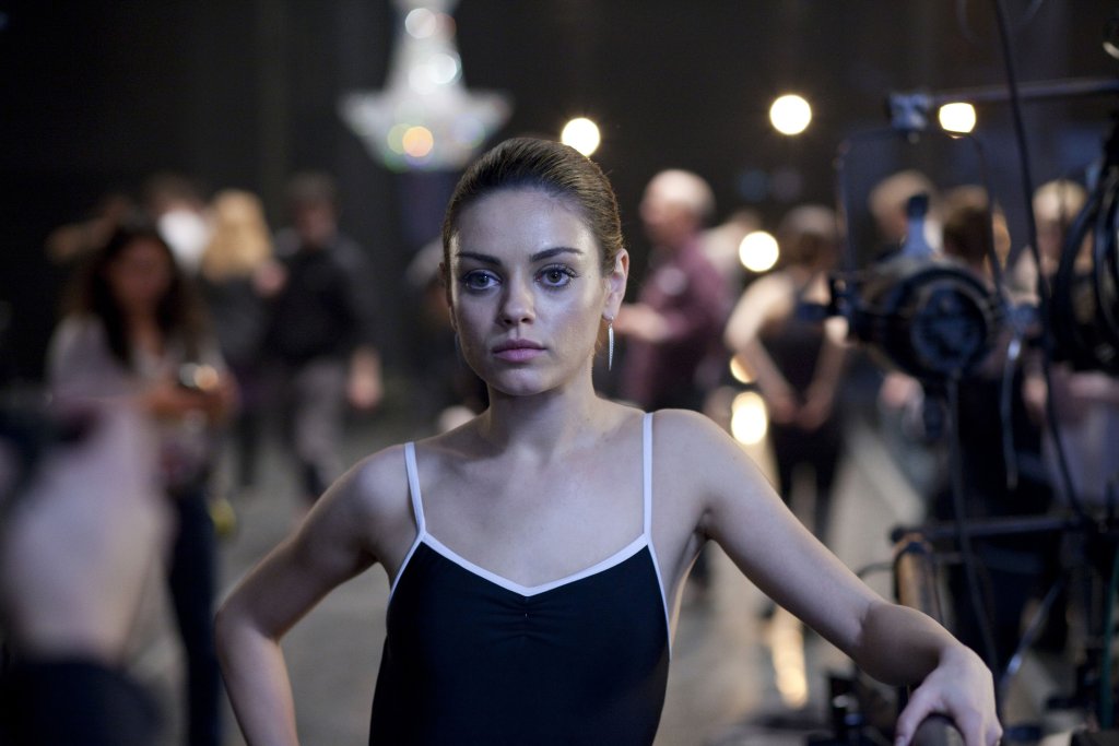 Лили е другата балерина в „Черен лебед“ (Black Swan). Не тази, която е брилянтно изиграна от Натали Портман, а тази, в която се превъплъщава Мила Кунис. И е чудесна.