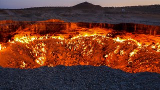 Горящият газов кратер не угасва вече 50 години