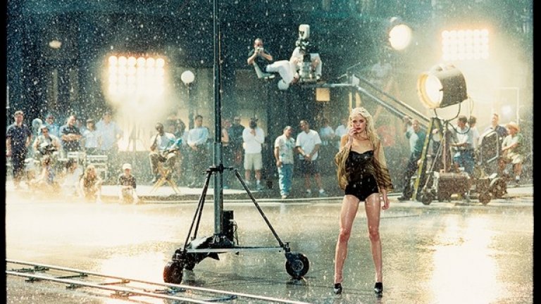 Април, 2002 година. Фотограф: Питър Линдбърг