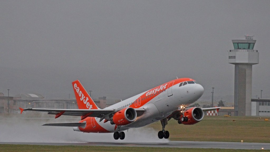 Easyjet Airbus A319 G-EZGI at Isle of Man