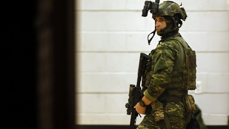 Повече от 24 часа полицията в САЩ издирва масовия убиец от Люистън