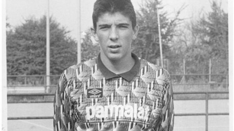 3. Започва кариерата си като полузащитник
Преди да сложи ръкавиците и да застане между гредите, когато е на 12 г., Буфон се подвизава в средата на терена. Интересното е, че е преквалифициран като страж заради контузии на двамата вратари в отбора му по онова време.