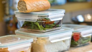 Иззетите продукти са с животински произход и не са били съхранявани правилно