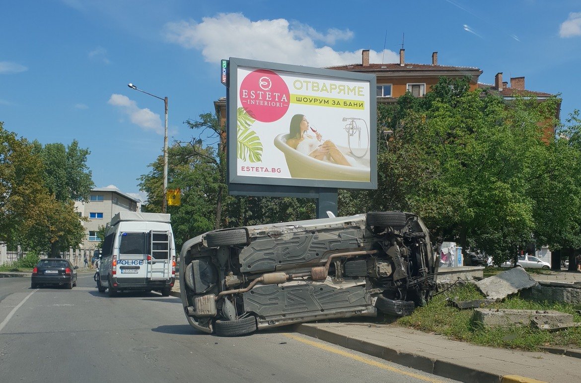 Кола се обърна на кръстовището на бул. "Ситняково" и ул. "Черковна"