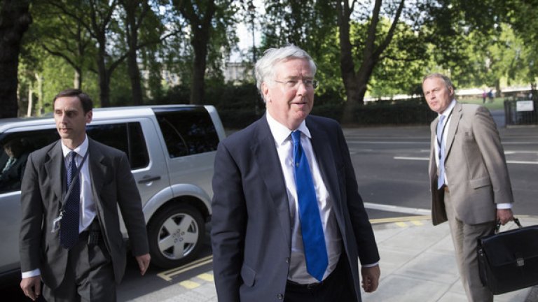 Новоназначеният британския министър на отбраната си изпусна нервите във връзка със сваления самолет MH17