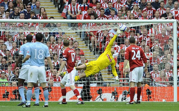 Стоук Сити достигна до финал през 2011-а, но отстъпи с 0:1 на Манчестър Сити след гол на Яя Туре. Преди това "грънчарите" на три пъти бяха достигали до полуфиналите.