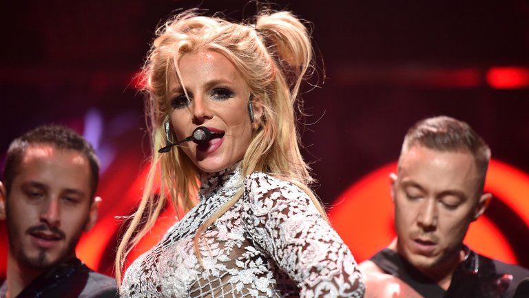 #FreeBritney събра хора пред Белия дом, които настояват живота на певицата да "бъде върнат в ръцете ѝ"