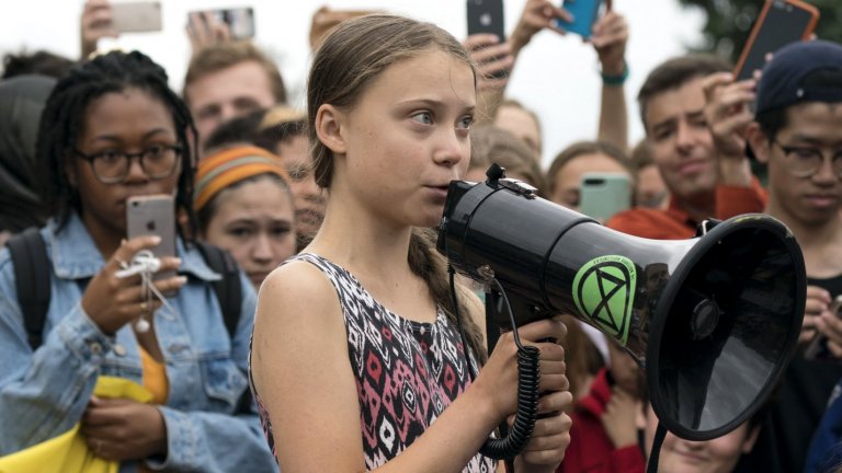 Тече някаква надпревара кой е по-голям евроатлантик. Почти като миналогодишната кой е по-голям ваксър. За някакви сертификати няма ли да помислим?