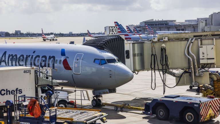 Самолет на American Airlines кацна извънредно в Рим заради бомбена заплаха