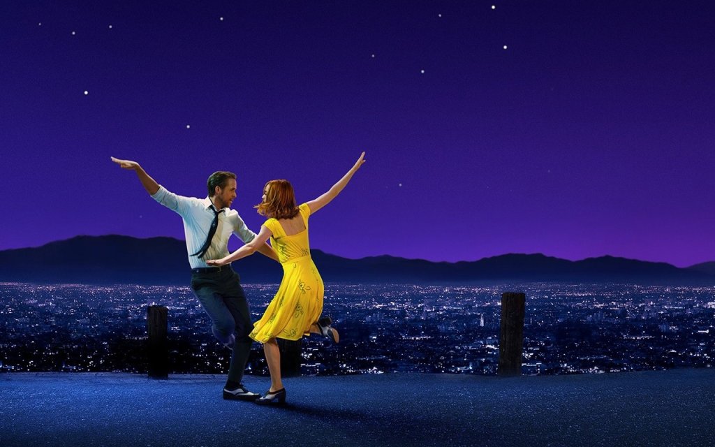 \"La La Land\" 
Не най-добрия филм определено, но такъв, който ще ви пренесе поне за малко в друг свят, където мечтите се сбъдват и момичето и момчето танцуват далеч от светските суети. La La Land разказва историята на млада актриса и джаз музикант, 